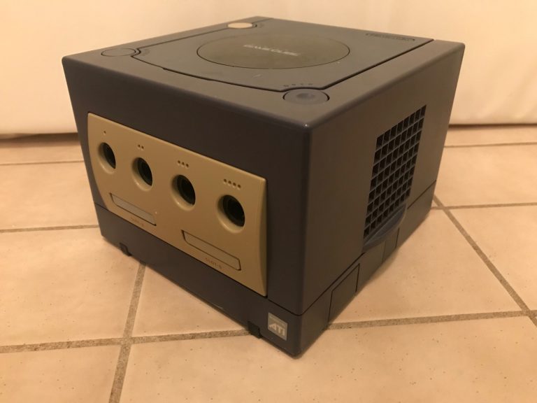 Smashed Gamecube Nintendo Gamecube: disassembly and cleaning - Dreamcast.nu