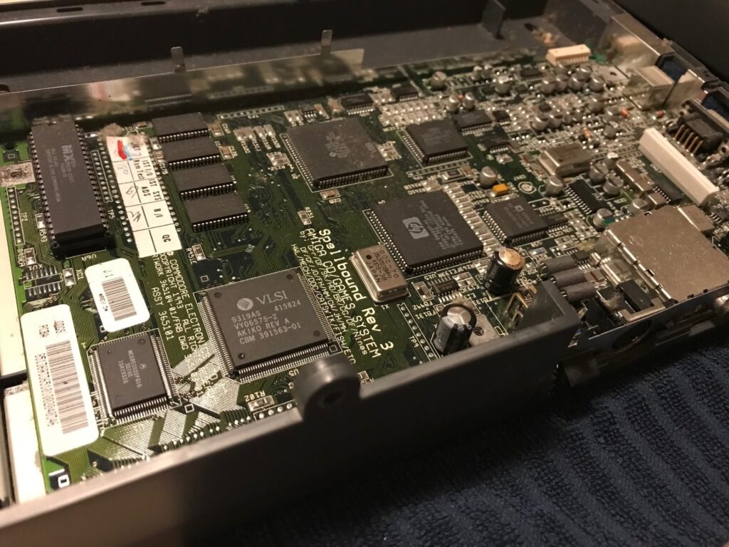 AMIGA CD32 leaky caps